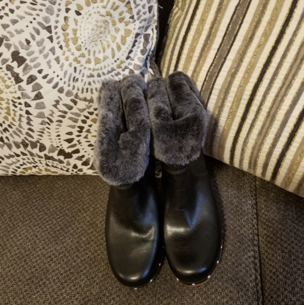 UGG Boots - Picture 5 of 6